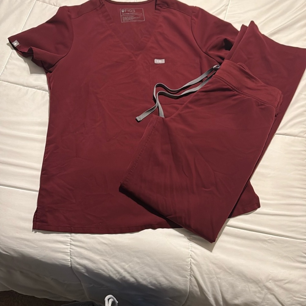 Figs Burgundy Scrub Set